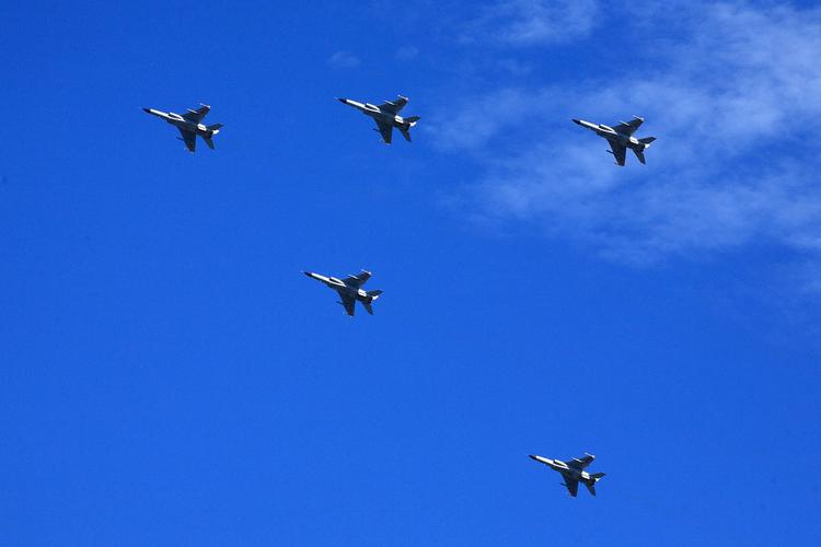 北京天空飞机刷屏-北京天空飞机刷屏大阅兵